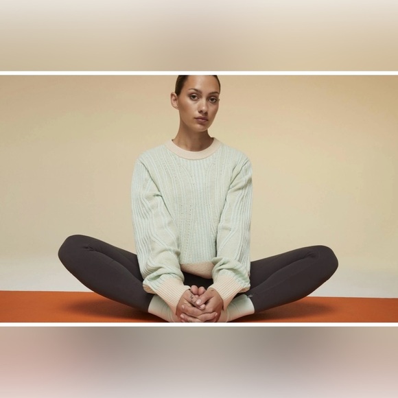 Nike Yoga Luxe Wool blend cover up knit crew neck sweater sz Small‎ - Picture 2 of 16